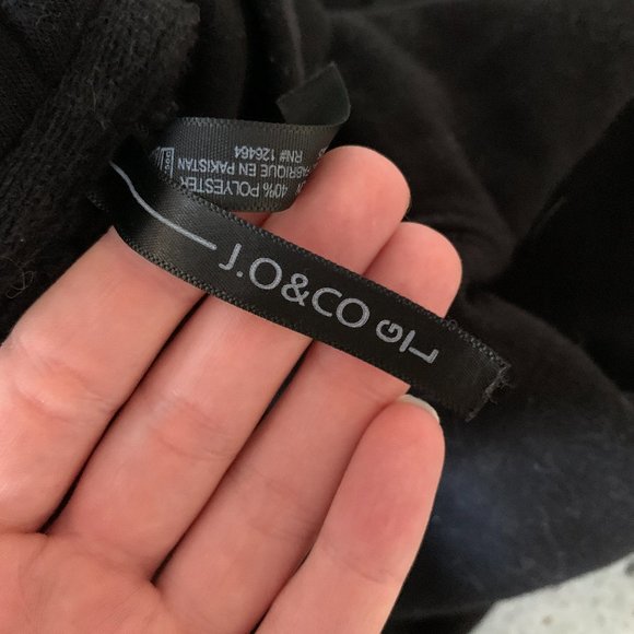 Cropped Black Sweater (L) - Picture 3 of 3